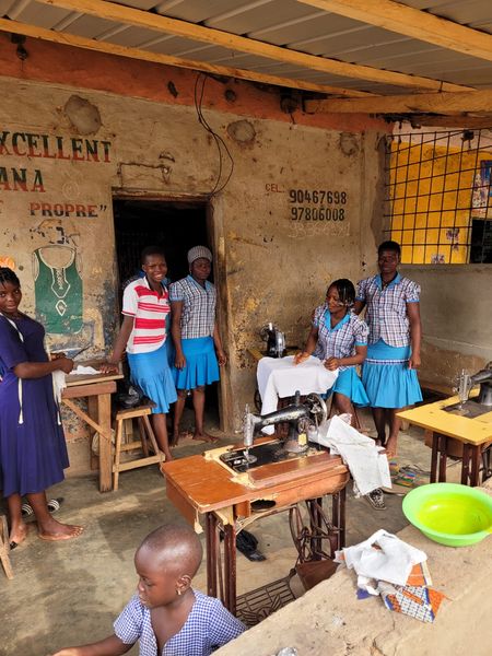 Togo Nherinnen 100.jpg